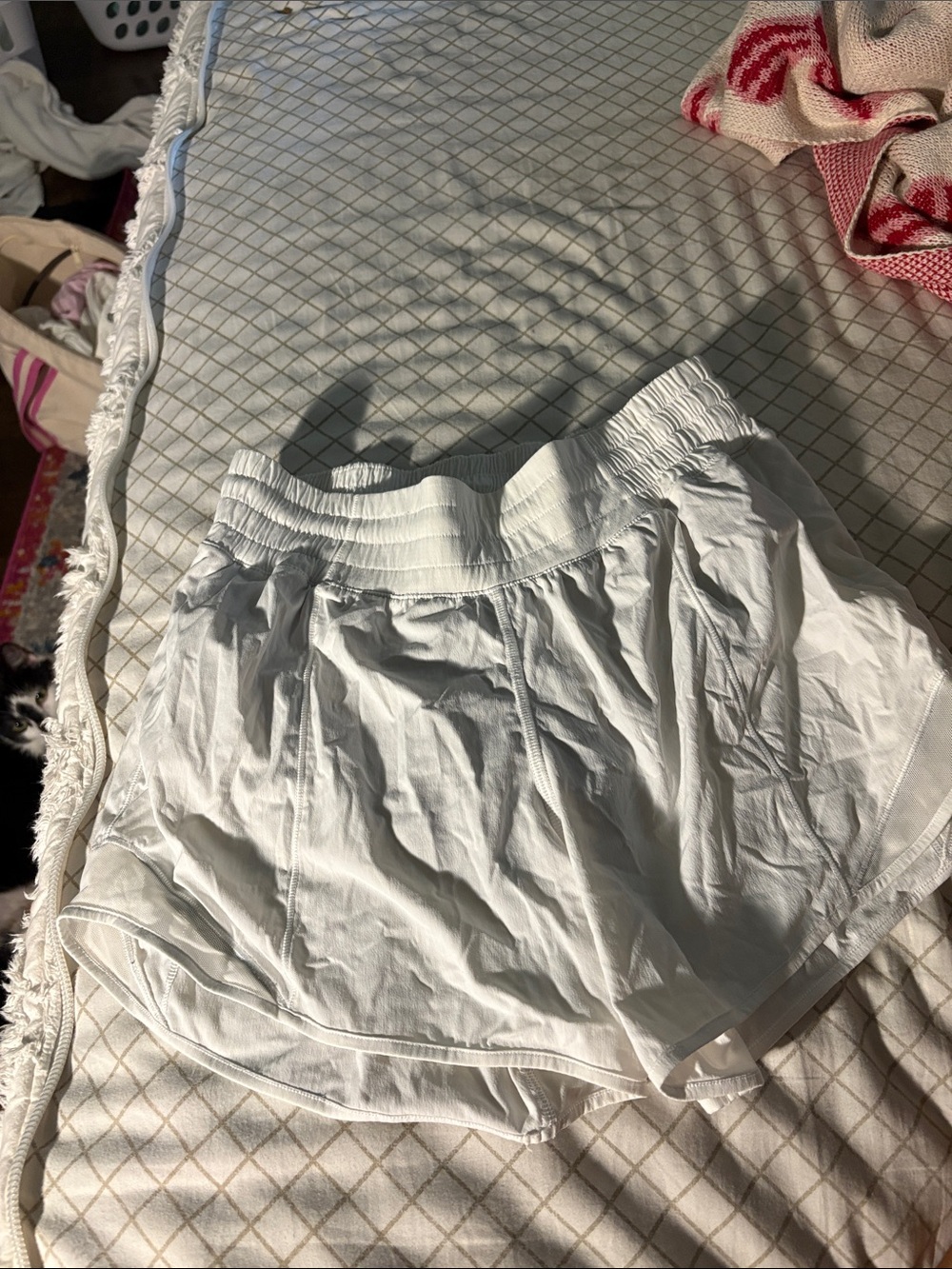 White Lululemon hottie hats size 4 tall